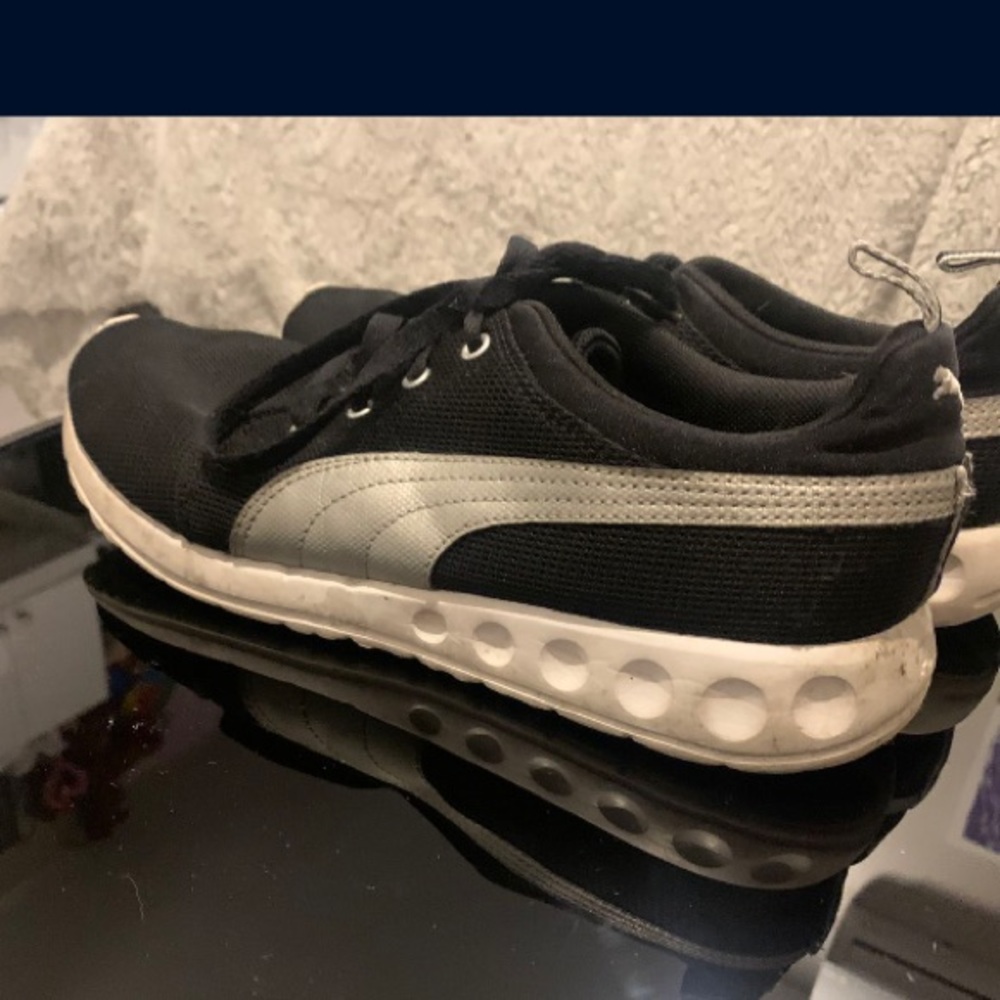 Pumas women’s size 11